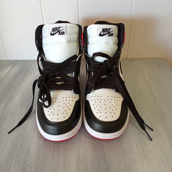 Jordan 1 Retro High Satin Black Toe 2019 Women's Size 6 - Picture 8 of 15